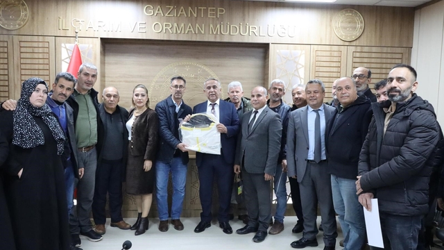 'Ana Arı Yetiştiriciliği' kursunu başarıyla bitiren kursiyerlere sertifika