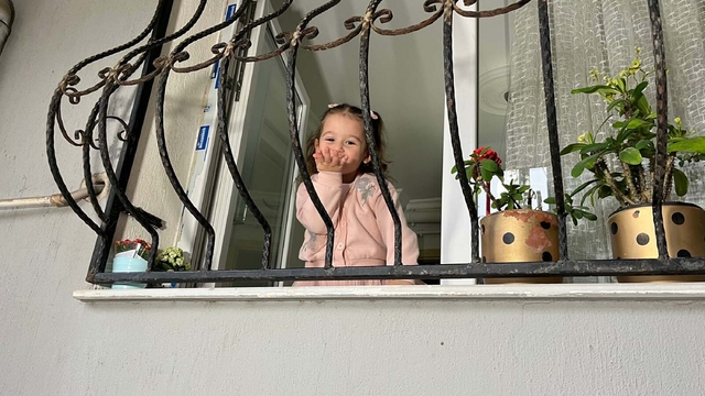 Çöp kamyonu şoförü ile 3 yaşındaki Ayşe arasında 'pencere' bağı