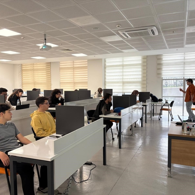 BTÜ'nün tercihten önce üniversiteni yaşa projesi tescillendi