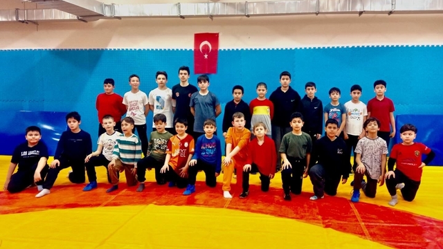 Bilecik'te sporcular, ata sporu güreşte ter döküyor