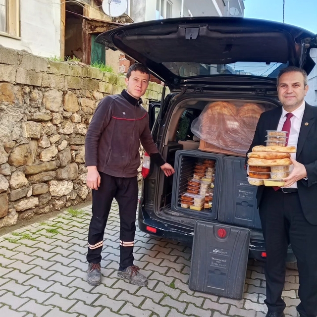 Bilecik'te vatandaşların kapısına sıcak yemek ulaştırıldı