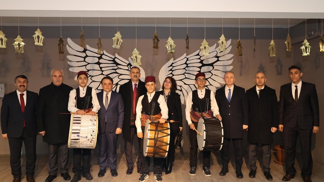 Ağrı'da geri dönüşümle hayat bulan restoran iftar sofrasıyla süslendi