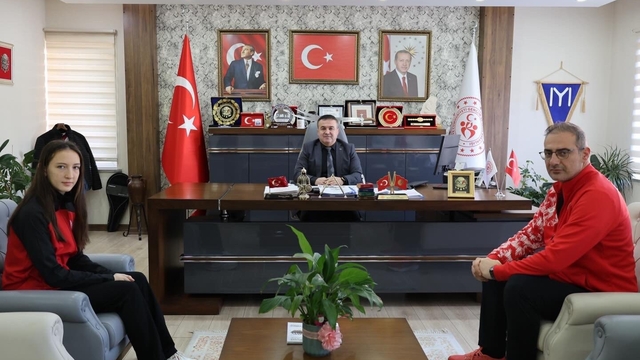 Bilecikli sporcu 300 metrede Türkiye 3'üncüsü oldu