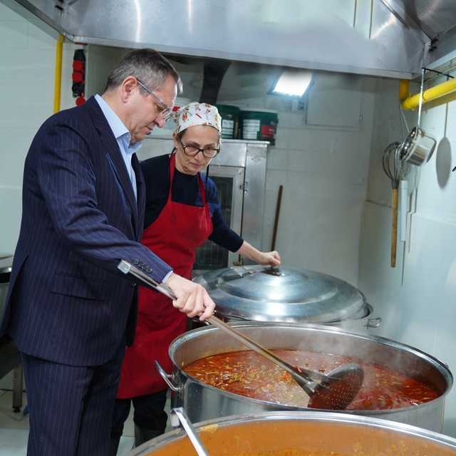 Ayvalık Belediye Başkanı Mesut Ergin: "Ramazan paylaşmaktır."