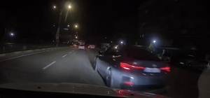 Makas atan araçlar kameraya yansıdı