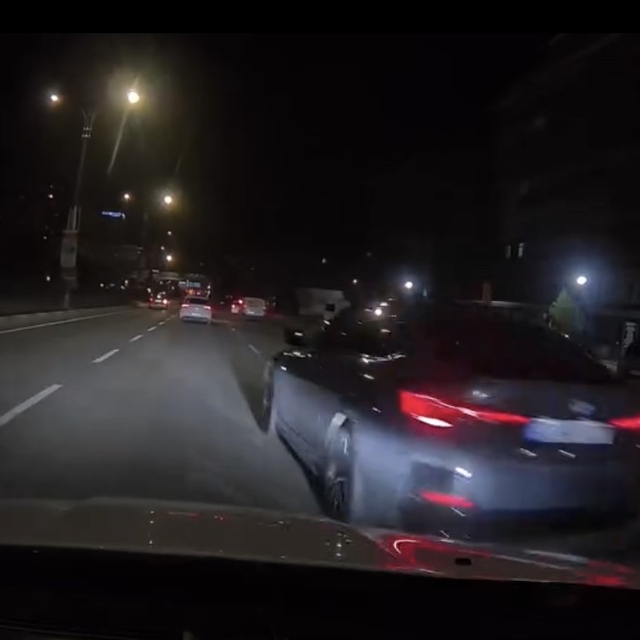 Makas atan araçlar kameraya yansıdı