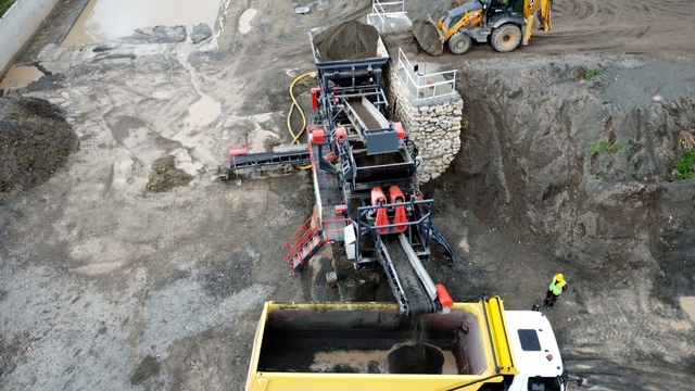 Elazığ Hipodromu'nda atık kumlar geri dönüşümle yeniden pistlere seriliyor
