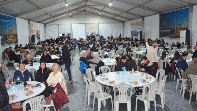 Milli futbolcu Merih Demiral Kocaeli'de ramazan ayı boyunca iftar verecek