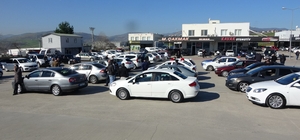 İkinci el otomobil piyasasında durgunluk
İkinci el otomobil pazarında satan...