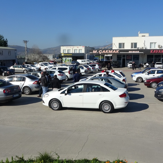 İkinci el otomobil piyasasında durgunluk
İkinci el otomobil pazarında satan...