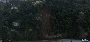 Bursa'da heyelan bölgesi temizlendi...Kayan bölge dron ile görüntülendi
Mud...