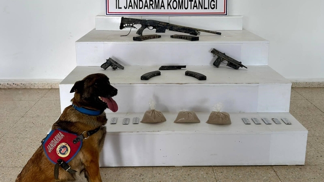 Van'da uyuşturucu ve silah ele geçirildi