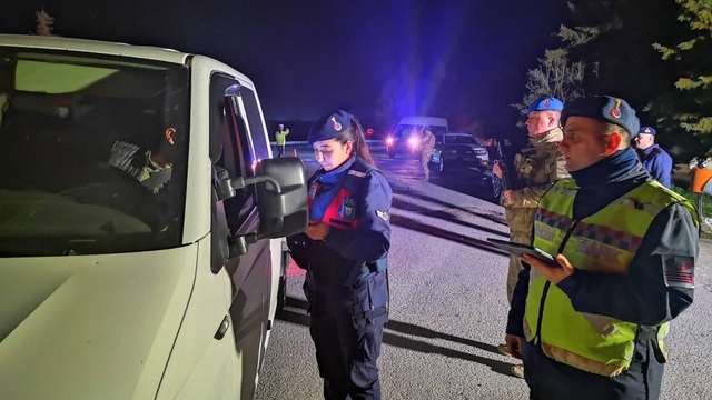 Bilecik'te araması olan 10 kişi yakalandı
Bilecik'te 'Güven ve Huzur Uygulaması'nda bin 921 kişi sorgulandı