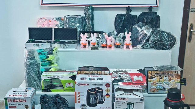 Van'da gümrük kaçağı eşya ve giysi ele geçirildi