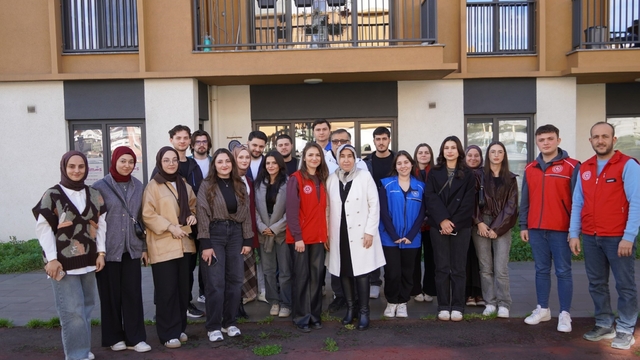 Zonguldak'ta üniversite öğrencileri geleceğe mektup yazdı