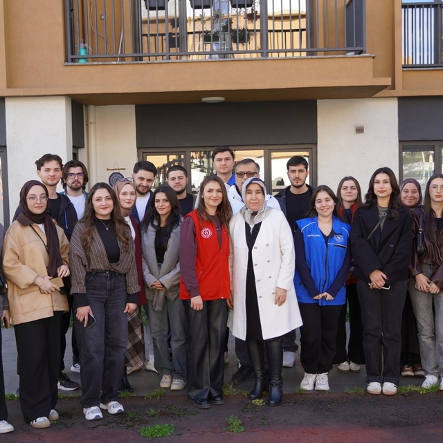 Zonguldak'ta üniversite öğrencileri geleceğe mektup yazdı