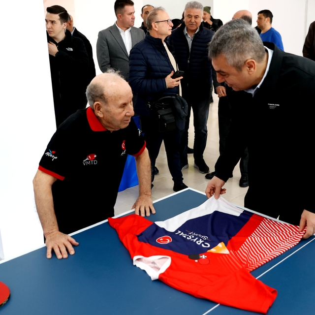 Mersin'de masa tenisi eğitim alanına 88 yaşındaki sporcunun adı verildi