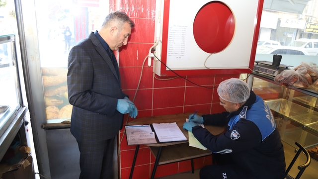 Mersin'de hijyen koşullarına uymayan ruhsatsız fırına 6 bin 400 lira ceza kesildi