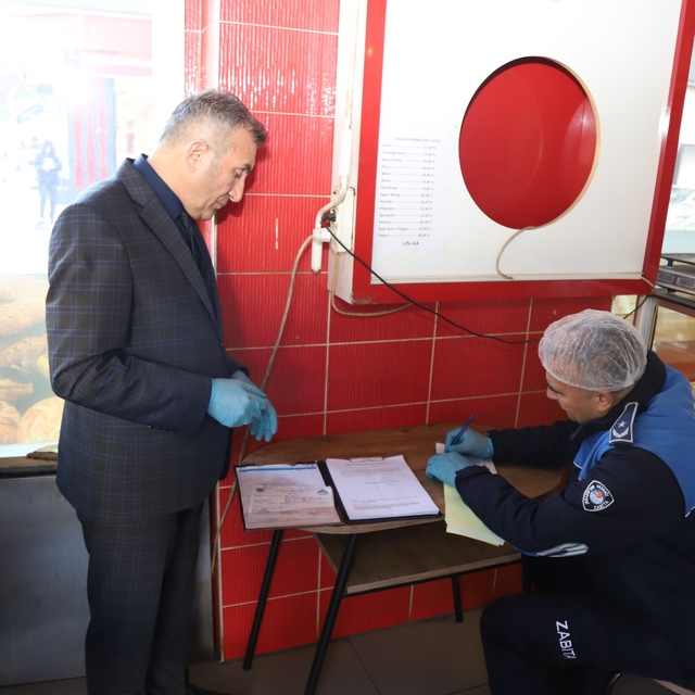 Mersin'de hijyen koşullarına uymayan ruhsatsız fırına 6 bin 400 lira ceza k...