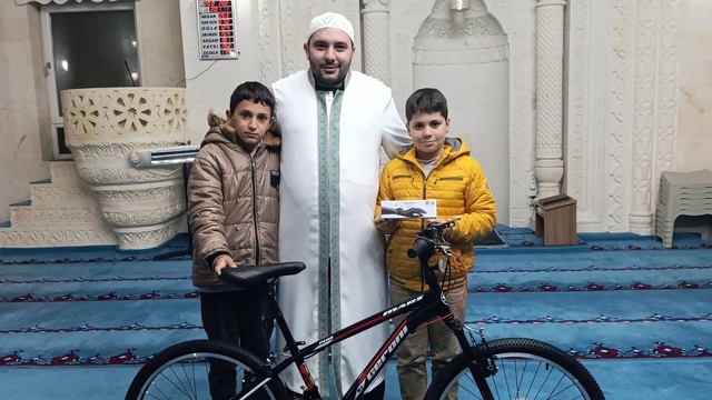 Çermik'te başarılı öğrencilere bisiklet ve akıllı saat hediye edildi