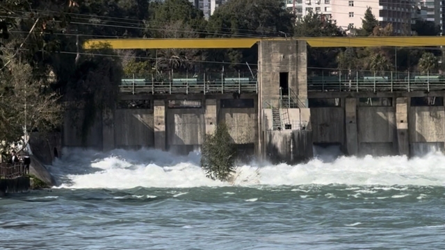 Seyhan Barajı'ndan su tahliyesi sürüyor: Tarlalar su altında kaldı