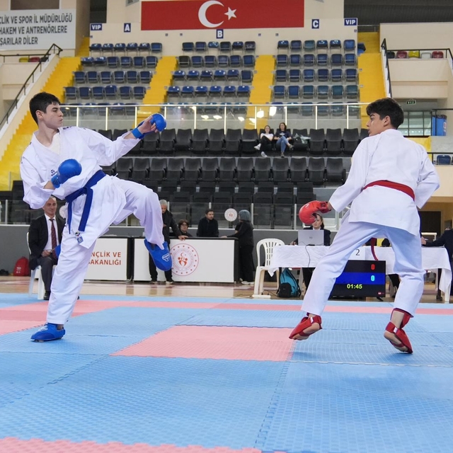 Karate Gençler grup birinciliği Balıkesir'de başladı