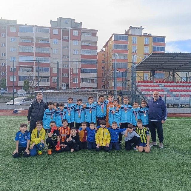 Türkeli Cumhuriyet Ortaokulu, il şampiyonu oldu