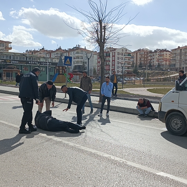 Minibüsün çarptığı yaya 32 metre ileriye fırladı