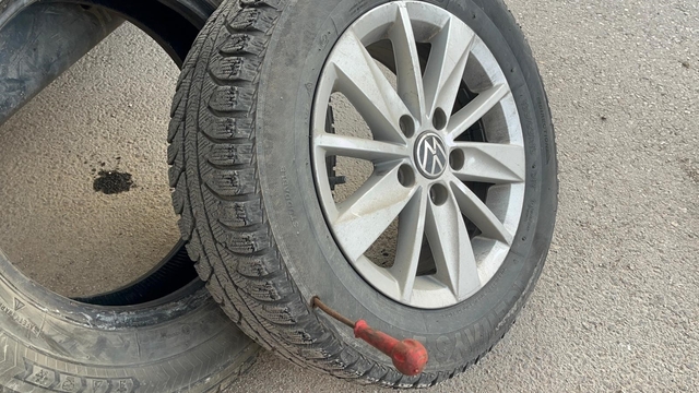 Eskişehir'de park halindeki 2 aracın lastikleri bıçakla patlatıldı