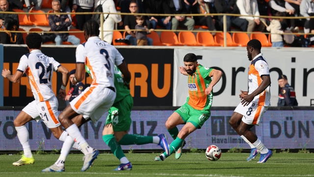 Trendyol Süper Lig: Corendon Alanyaspor: 0 - RAMS Başakşehir: 2 (İlk yarı)