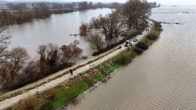 Edirne'de Tunca Nehri'nin debisi yükseldi, Meriç Nehri'nde taşkınlar oluştu
