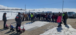Muş'ta öğrencilere jandarmadan trafik ve güvenlik eğitimi