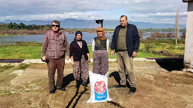 Aydın'da baharın müjdecisi olan leylekleri ilk görenler bir çuval un kazandı