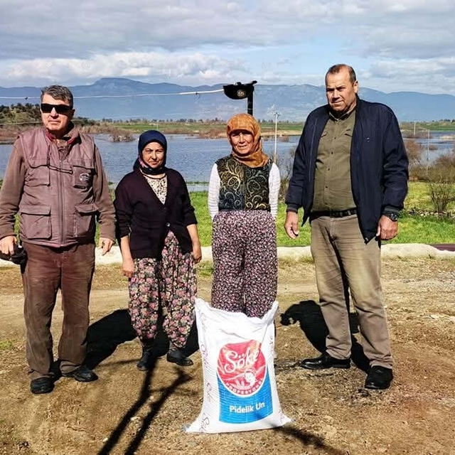 Aydın'da baharın müjdecisi olan leylekleri ilk görenler bir çuval un kazand...