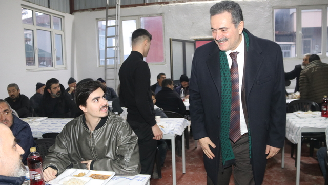 AK Parti Amasya Milletvekili İpek, Şahinler köyünde iftar yaptı