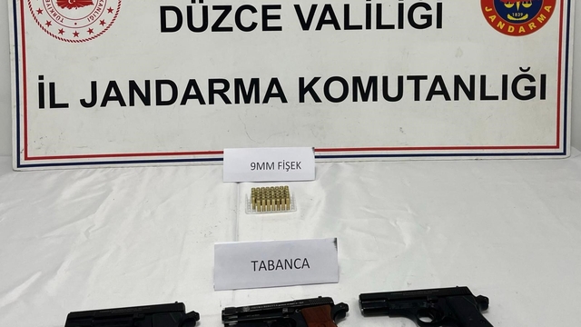 Jandarmadan ruhsatsız silah operasyonu
Rize'den getirip Düzce'de satacaklardı
