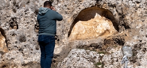 Diyarbakır'da kaya mezarları ve duvar kabartmalarına belgesel fotoğraf çalı...