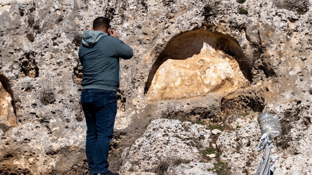 Diyarbakır'da kaya mezarları ve duvar kabartmalarına belgesel fotoğraf çalışması