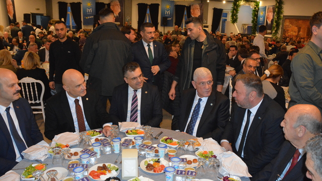 Dervişoğlu, Balıkesir'de iftara katıldı