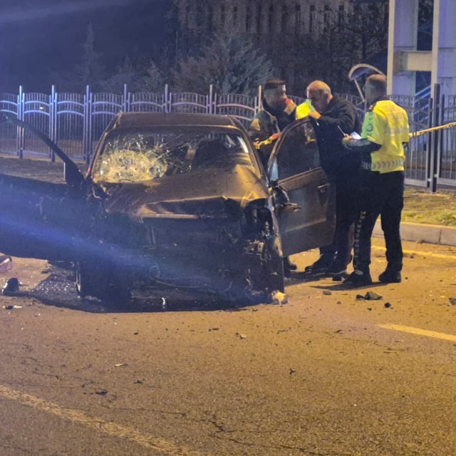 Bingöl'de takla atan otomobildeki 2 kişi yaralandı