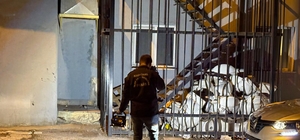 Tabancayla uğraşırken kendini vurdu, silahı yangın merdivenine sakladı