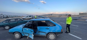 Karaman'da otomobiller çarpıştı: 2 yaralı