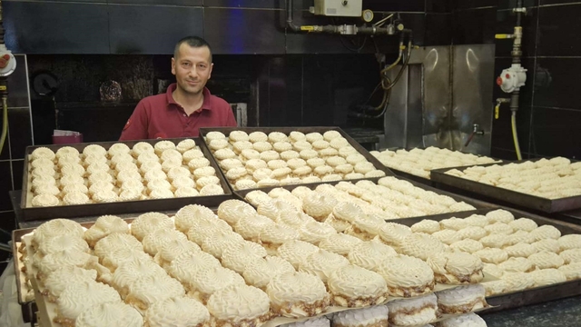 Ramazan sofralarının yıldızı: Atom tatlısı
Atom tatlısı Türkiye'ye Samsun'dan yayılıyor