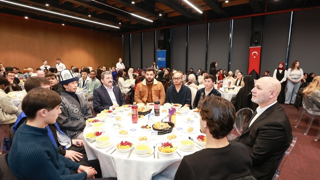Bir sofra etrafında 100'den fazla ülke: Uluslararası öğrencilerle gönül köprüsü kuruldu