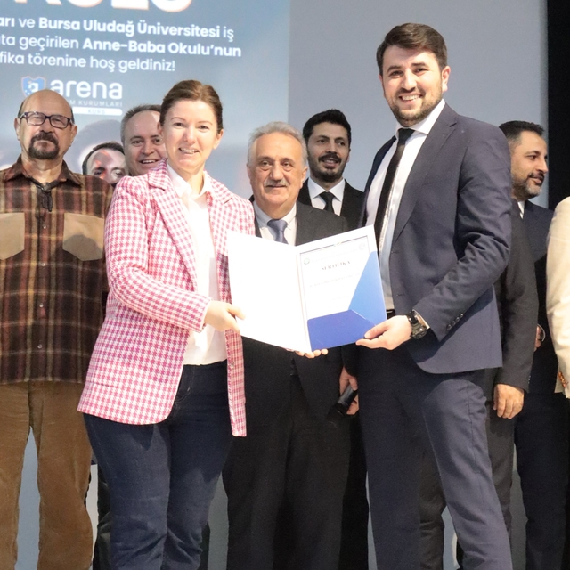 Arena Anne-Baba Okulu'nda sertifika heyecanı