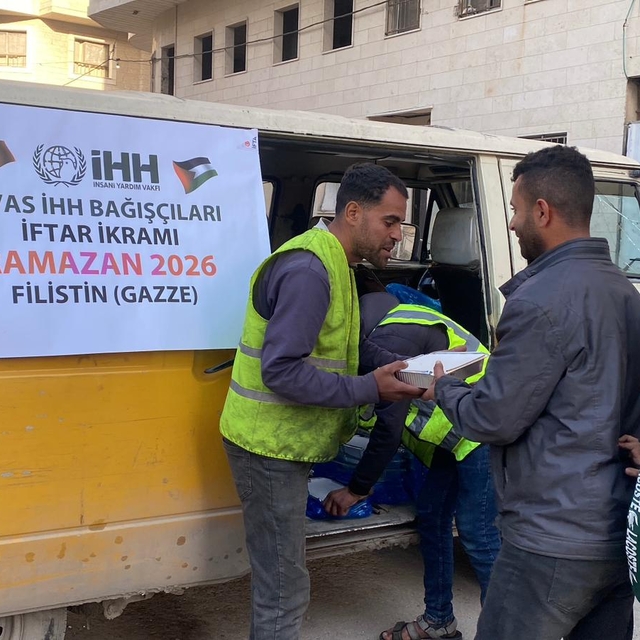 İHH İnsani Yardım Derneği Sivas Şubesinden Gazze'ye yardım