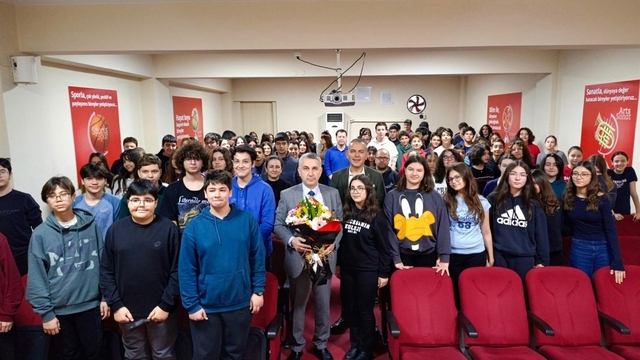 İncirliova Kaymakamı Abay, öğrencilerle Kariyer Günleri'nde buluştu