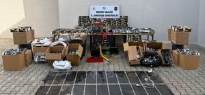 Mersin'de evinde kaçak sigara üretimi yapan şüpheli gözaltına alındı