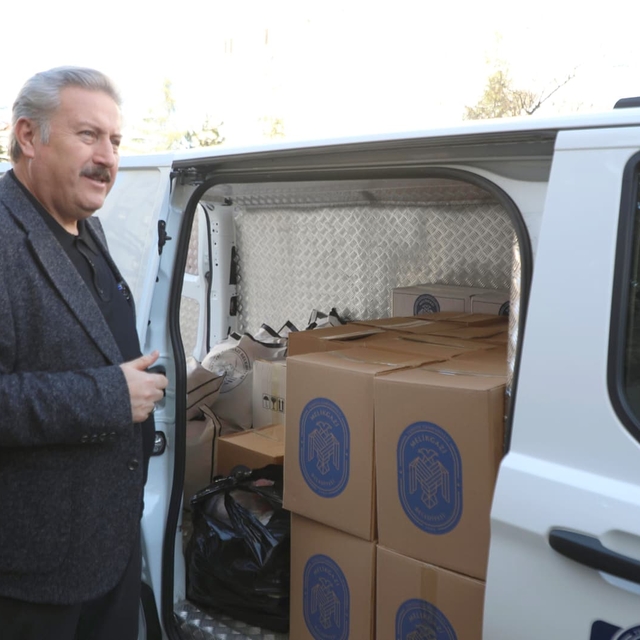 Melikgazi Belediyesinden iaşe kolisi dağıtımı