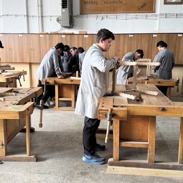 Meslek lisesi öğrencilerinin el emeği ürünleri döner sermayeye kazandırılac...